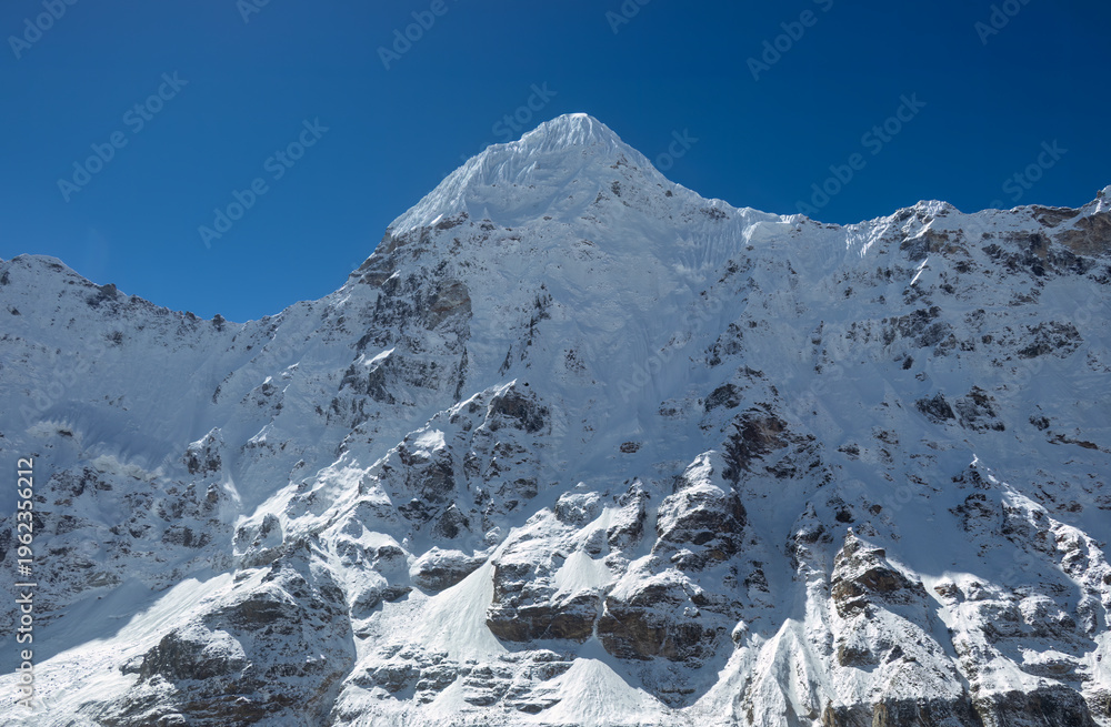 Obraz premium Kanchenjunga Mountain Range View from Nepal.