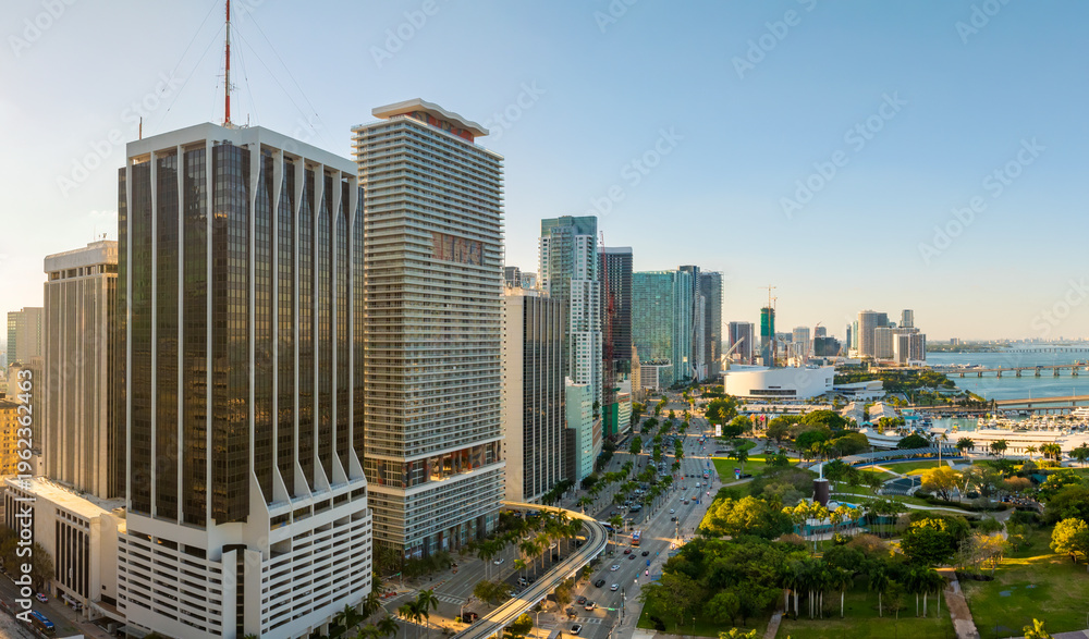 Obraz premium Urban cityscape of Miami Brickell downtown district in Florida, USA at sunset. Skyline with waterfront skyscraper buildings in modern American city