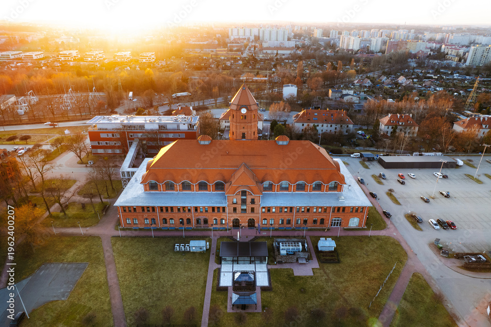 Fototapeta premium EMT-Systems - CECHOWNIA Gliwickie Centrum Naukowo-Technologiczne