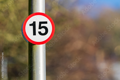 Fotografie 15 mph speed limit sign mounted on lamppost
