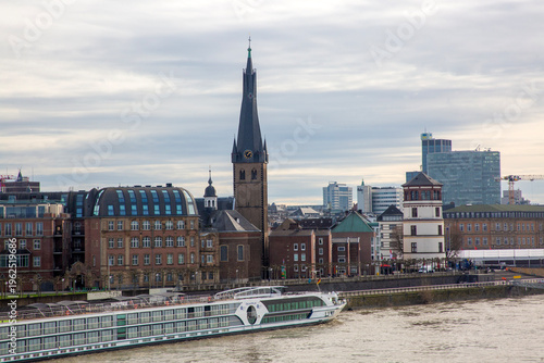 Fotografía Dusseldorf - Germany, February 15, 2024, MS Oscar Wilde River Cruise Ship Passin