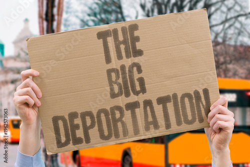 Cuadro en lienzo "The Big Deportation" Government launches unprecedented immigration removal effort