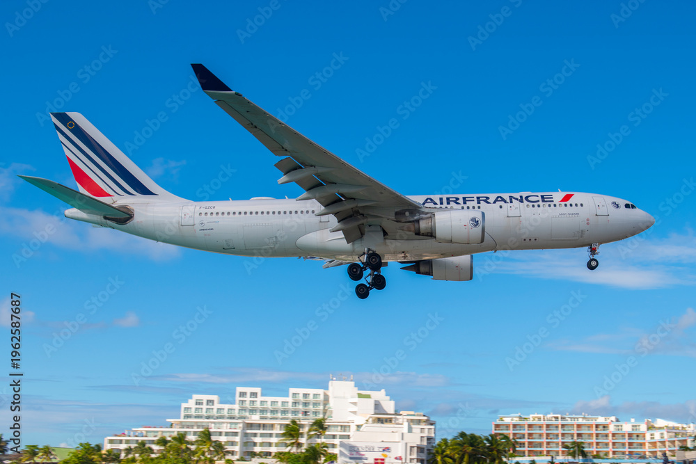 Fototapeta premium Air France Airbus 330-200 F-GZCG flying over Maho Beach before landing on Princess Juliana International Airport SXM on Sint Maarten, Dutch Caribbean. 