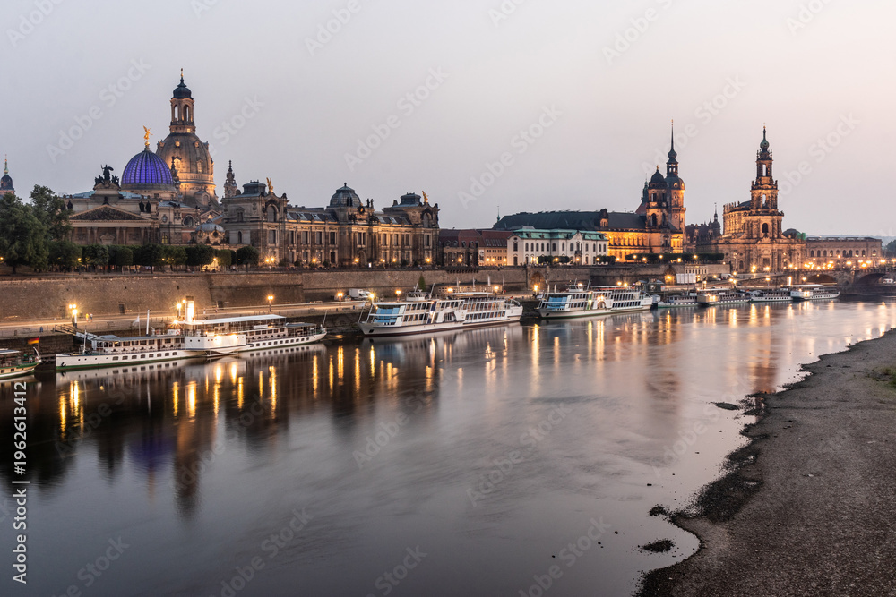 Fototapeta premium Evening skyline of Dresden with Elbe river, Germany