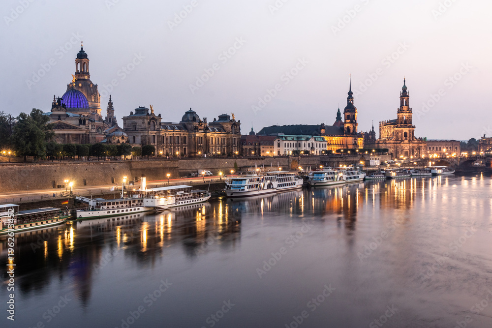 Fototapeta premium Evening skyline of Dresden with Elbe river, Germany