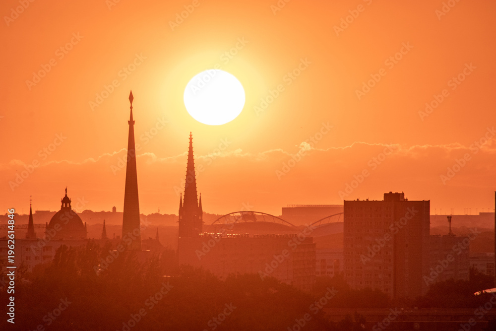 Fototapeta premium Sunset above the Leipzig skyline, Germany
