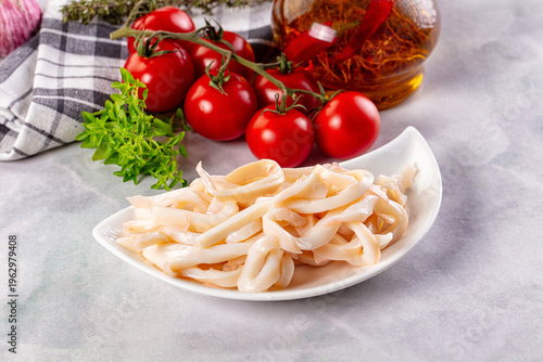 Foto Canned marinated squid rings heap