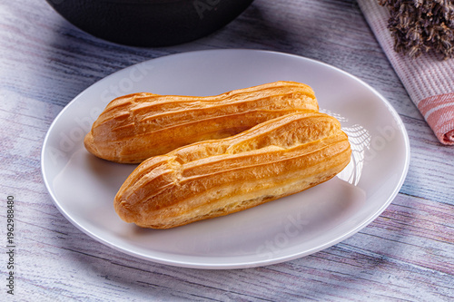 Konstfotografi Sweet baked eclair dessert with cream