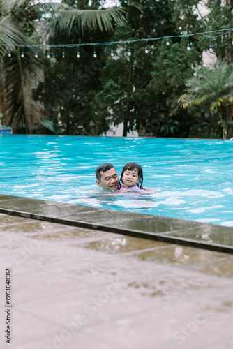 Canvastavla Dad and Daughter Enjoying Leisure Time in Swimming Pool