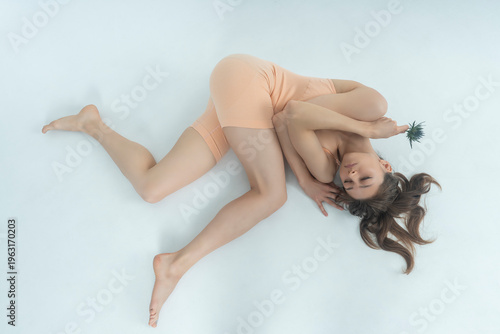 Fotografija visualization of a woman's self-perception, psychological state, negative emotio