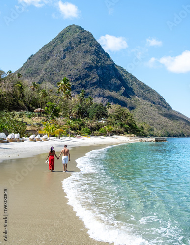 Φωτογραφία Explore the stunning coastline of Saint Lucia with lush mountains and clear wate