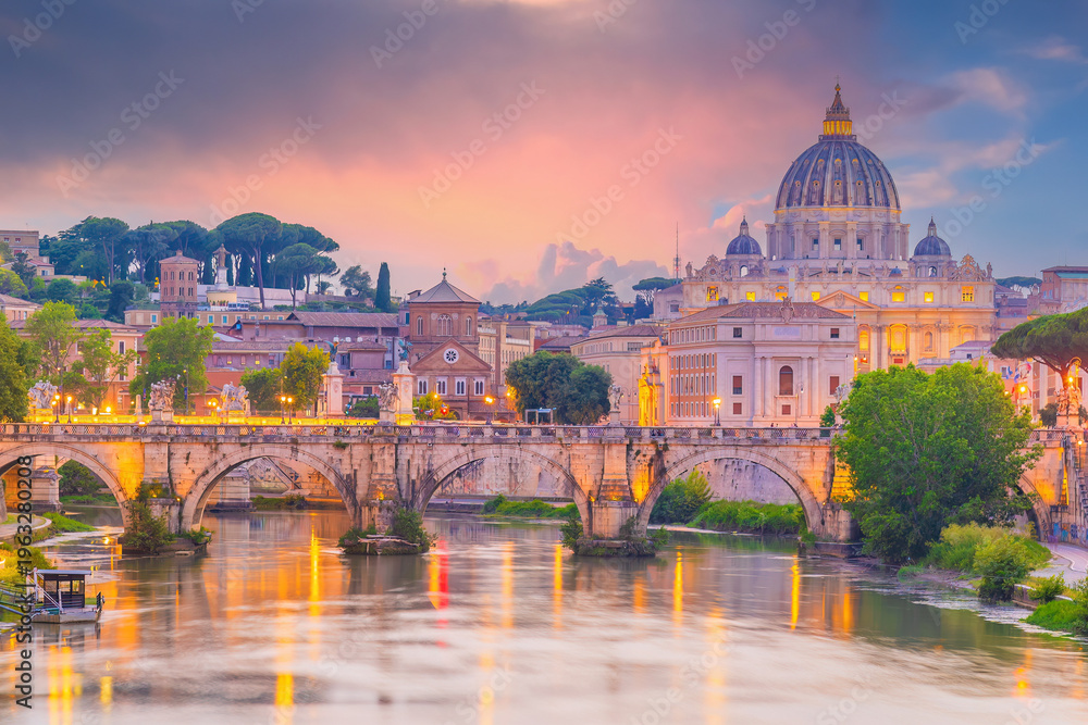 Fototapeta premium St. Peter's Basilica in the Vatican, Rome
