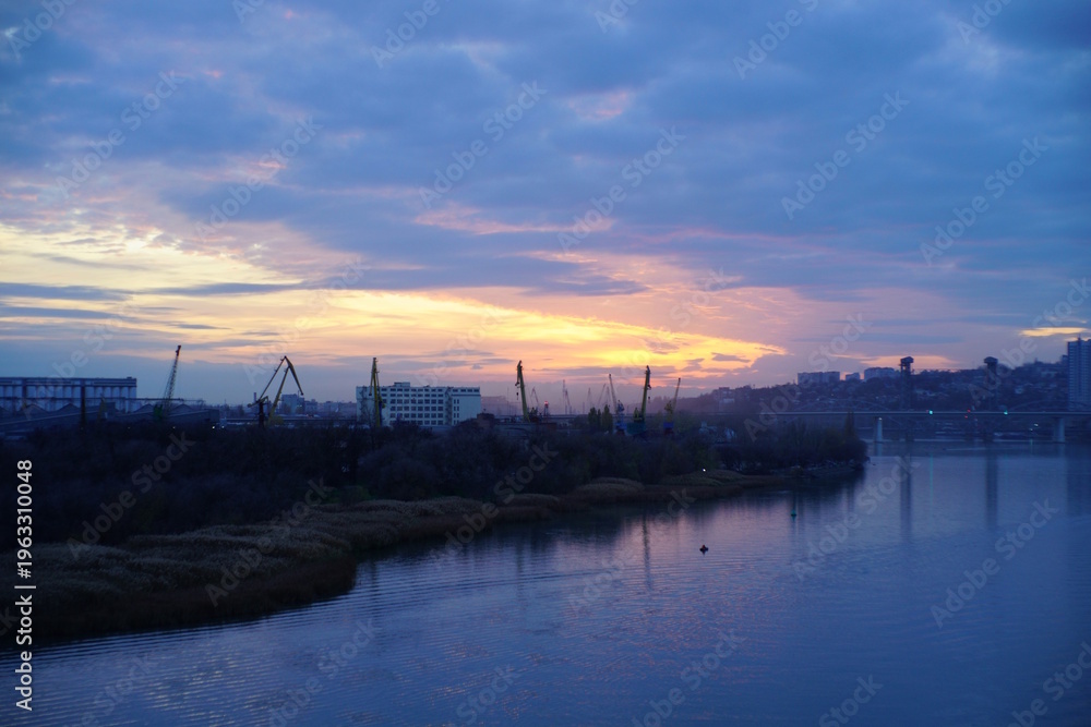 Obraz premium Sunset over the Don river. The natural landscape.