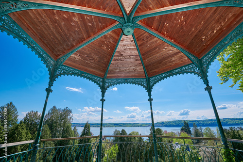 Pavillion im Stadtpark Überlingen, Blick auf den Bodensee, Baden-Württemberg, Deutschland
