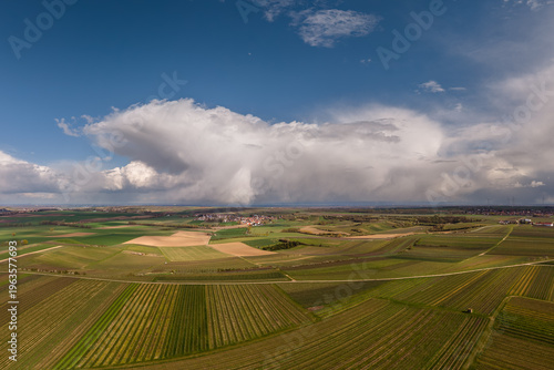 Wallpaper Mural Wolkenformation über dem Odenwald. Aufnahmeort: Weinolsheim, März 2026 Torontodigital.ca