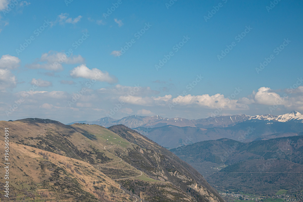 Obraz premium Daytime hills and mountains with clouds