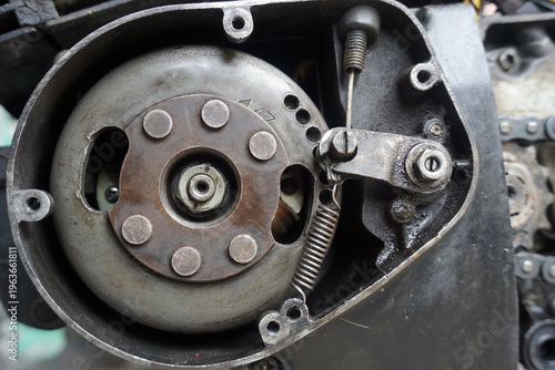 Photography magnetic wheel in the machine with a counterweight hole, a lever mechanism conne