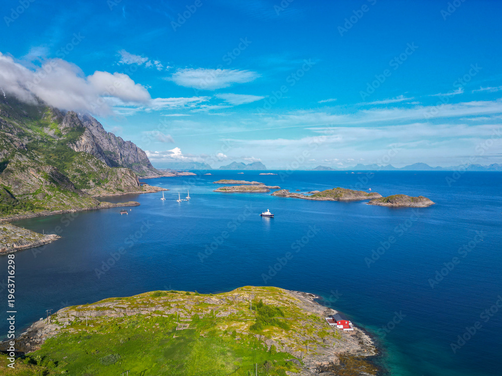 Fototapeta premium Henningsvær auf den Lofoten