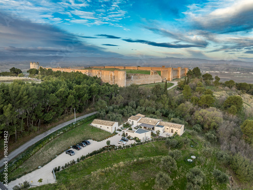 Foto Authentic Lucera Masseria agriturismo : Pool, Organic Olive Grove & Nero di Troi