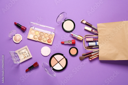 Shopping bag with makeup co...