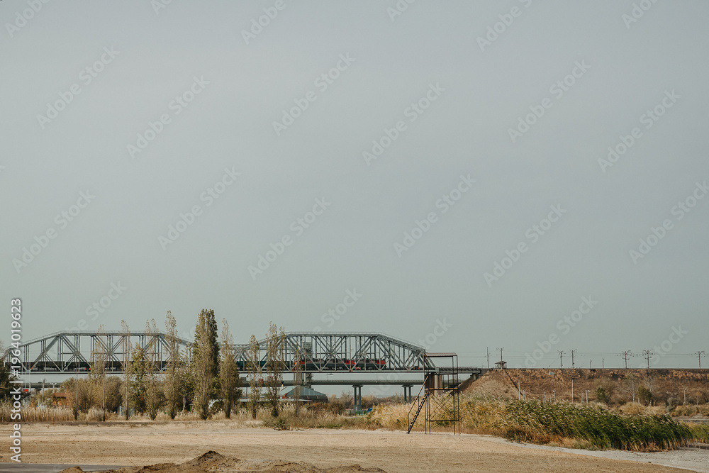 Fototapeta premium a train going over a railway bridge