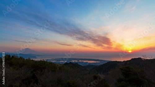 日本平から眺める富士山と日の出（タイムラプス）　静岡県静岡市清水区にて