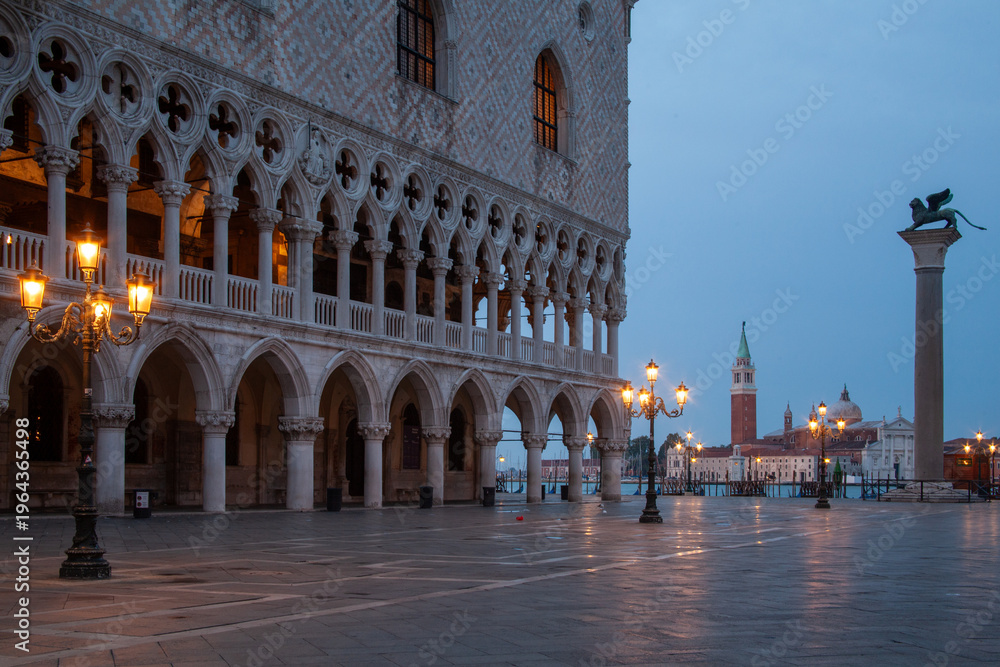 Fototapeta premium Doge Palace and San Giorgio Maggiore View