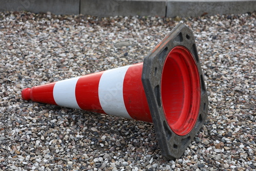 Tableau sur toile Red white cone flaying on the ground