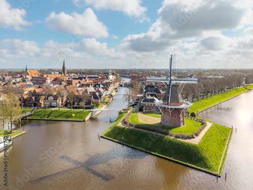 Foto Aerial view of Dokkum windmill on fortified canal ramparts