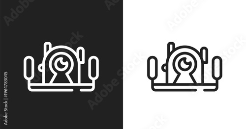 Underwater photography icon. Linear black, white icon from diving collection. Outline underwater photography vector. Thin line symbol isolated on white and black background