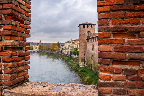 Obraz na płótnie View of the Adige River and Castelvecchio framed by medieval walls, Verona