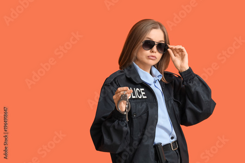 Female police officer in su...