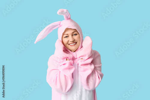 Funny senior woman in Easte...
