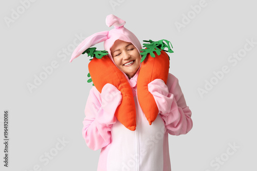 Funny senior woman in Easte...