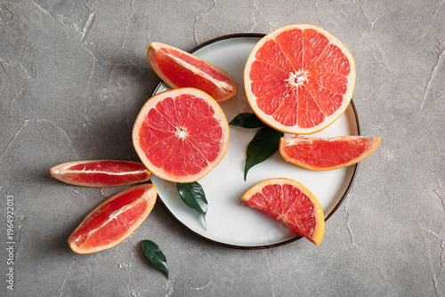 Plate with cut fresh grapef...