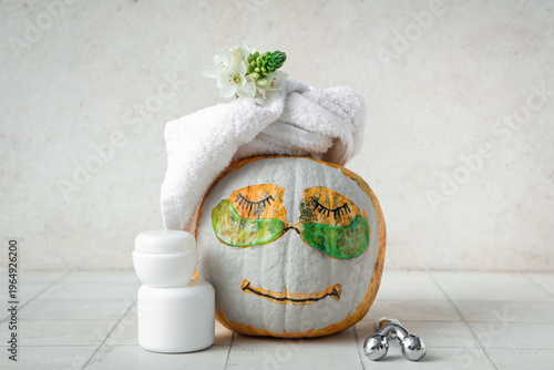 Pumpkin with drawn face, cl...