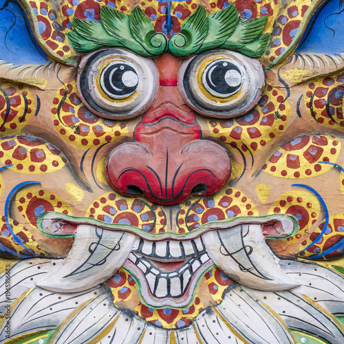 Bild auf Leinwand Close-up of a traditional Korean Buddhist temple door guardian carving with vibrant colors and intricate patterns