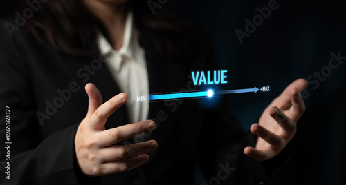 Φωτογραφία Value measurement and adjustment concept showing value, performance, and optimiz