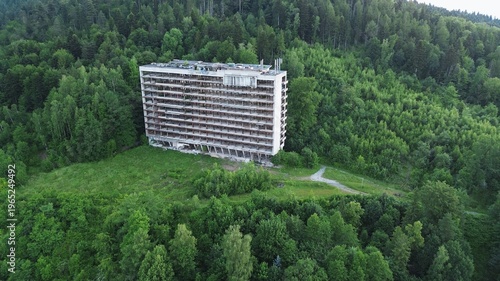 Fotografie Abandoned hotel ior hospital n forested area
