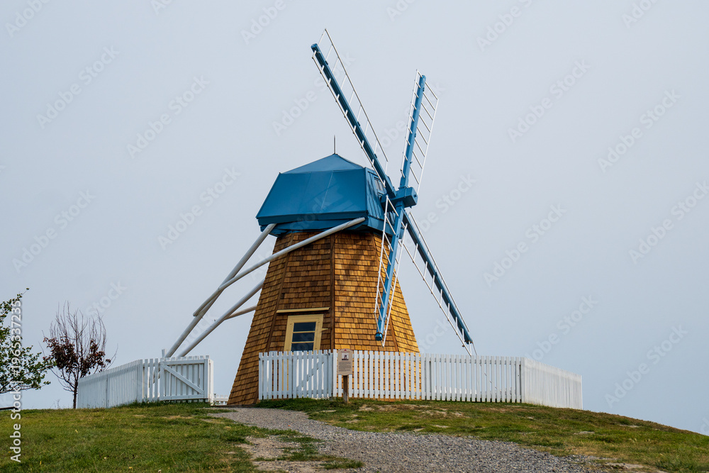Obraz premium Bruderheim Windmill - Calgary, Canada