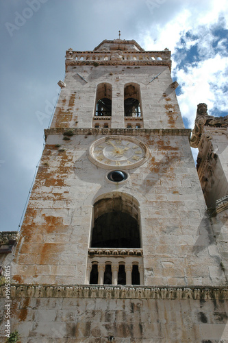 Quadro em tela The historic stone bell tower of Saint Marks Cathedral in Korcula features a gol
