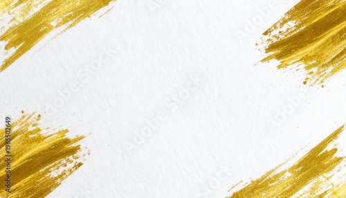 Quatro pinceladas douradas em cantos de papel texturizado branco, fundo abstrato para convite ou moldura.
