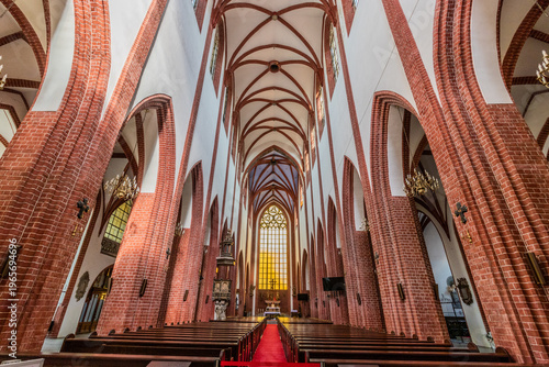 Foto WROCLAW,POLAND - AUGUST 4, 2022: Cathedral of St
