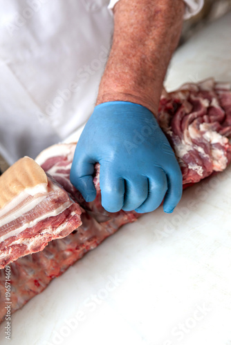 The professional's gesture in the butcher shop