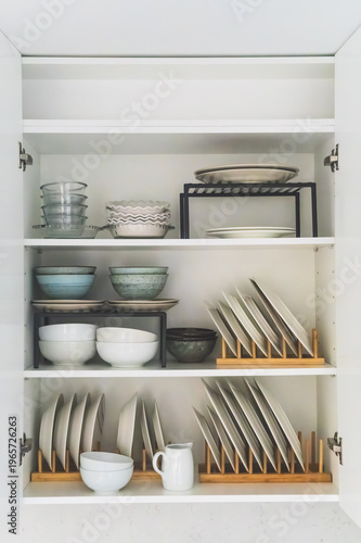 Fotografía Neatly organized kitchen cabinet with plates bowls and racks