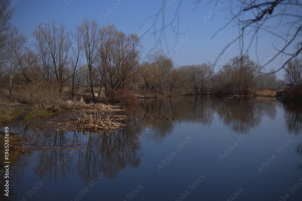Obraz premium Spring river landscape with fresh greenery, scenic nature background