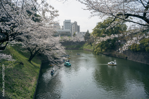 春の九段下　田安門付近の風景　3月