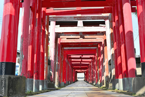 赤い鳥居が連なる青山御幣稲荷神社（新潟県新潟市西区）