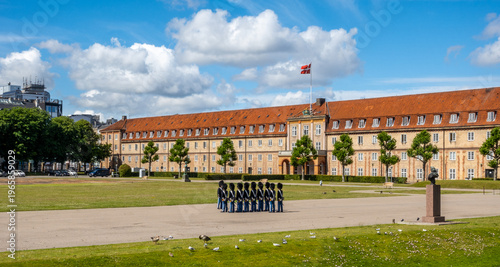 Obraz na płótnie Royal Guards standing in formation at Rosenborg Castle in Copenhagen, Denmark, w