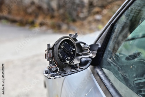 Фотография Damaged broken side mirror in a car